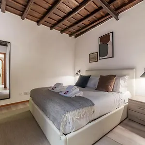 Giubbonari 23 - Fromhometorome , Roma Italia